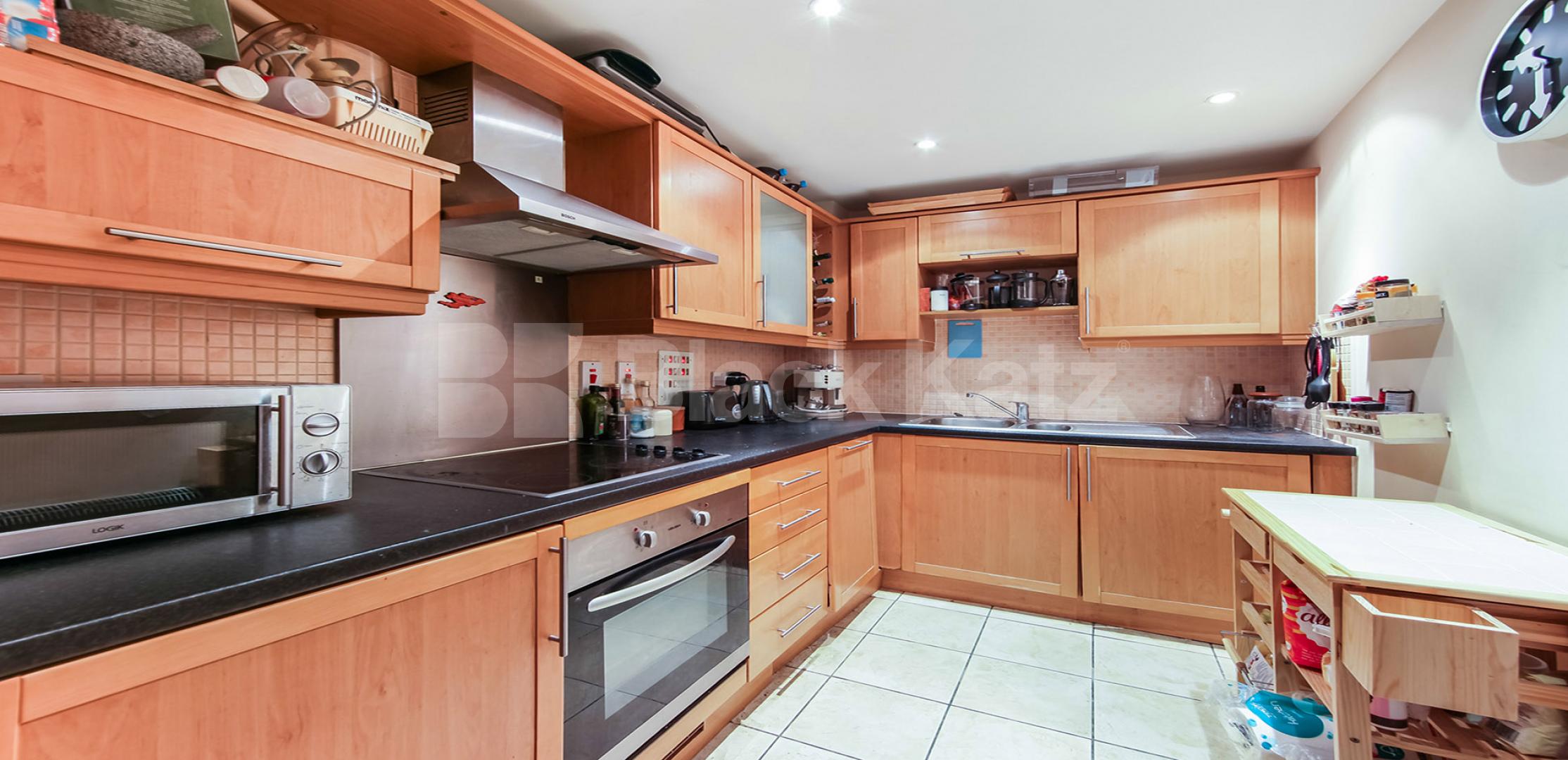 			UNDER OFFER , 2 Bedroom, 1 bath, 1 reception Apartment			 Draymans Court, Stockwell Green